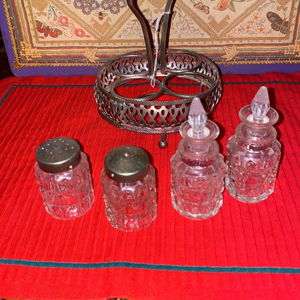 Vintage small Cruet Set Vintage 4 Piece Caddy Chrome Glass & Lucite Stoppers - Picture 3 of 5